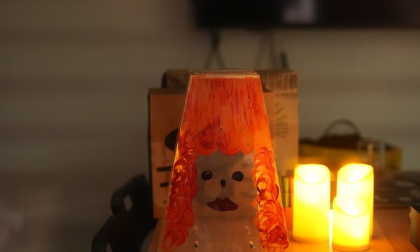 60.像你一样，我的生活也是在维持美好的假象