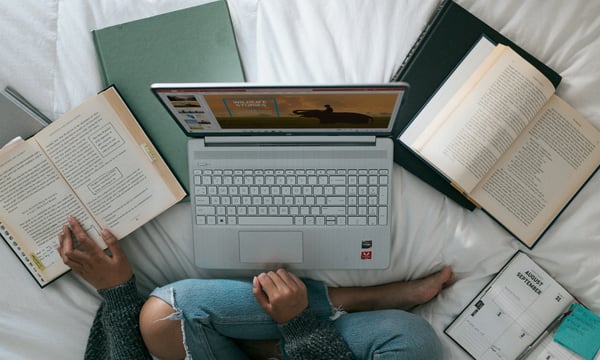 2024 年必备的 5 款 AI 音视频转录工具，一键生成文本、字幕、总结、思维导图等