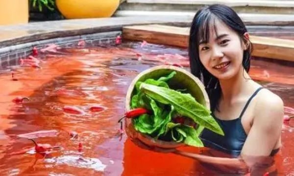 中国温泉的奇葩配方，简直比火锅还多