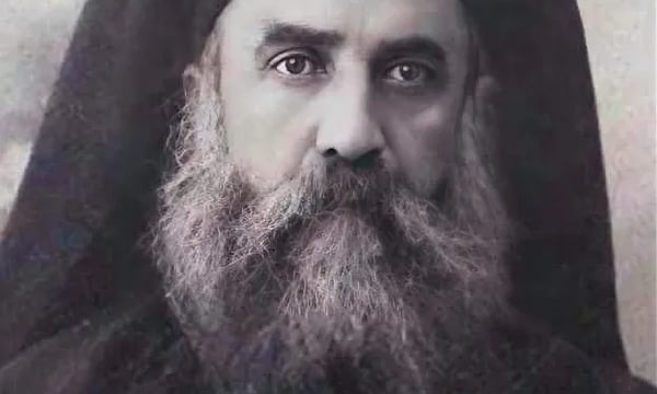 他是希腊近代最知名的圣人，可在世时却穷困潦倒、背负恶名