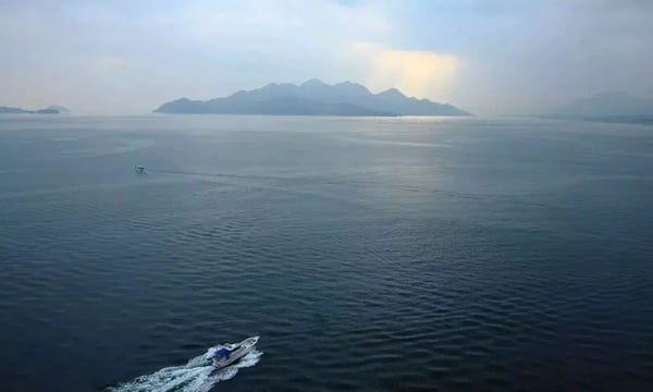 离喧嚣的社交媒体远点，离真实生活就近点