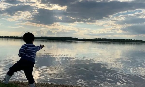 人到中年切莫在风里回顾，一天星斗对满地江湖