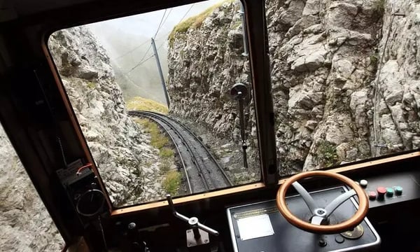 你家里谁管账？