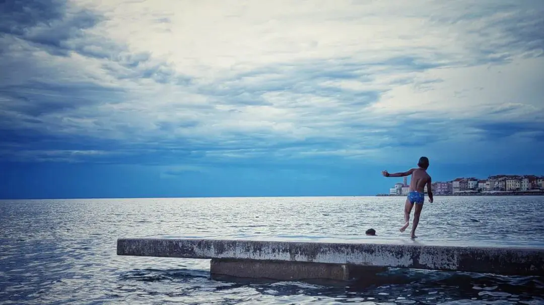 An image to describe post