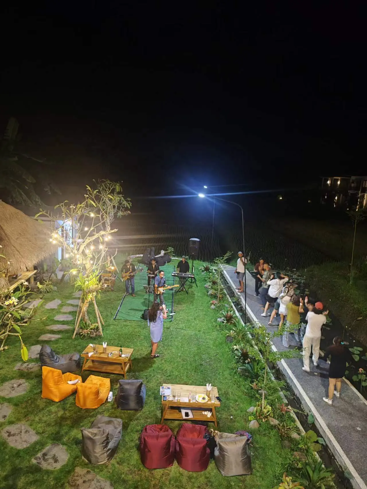 An image to describe post