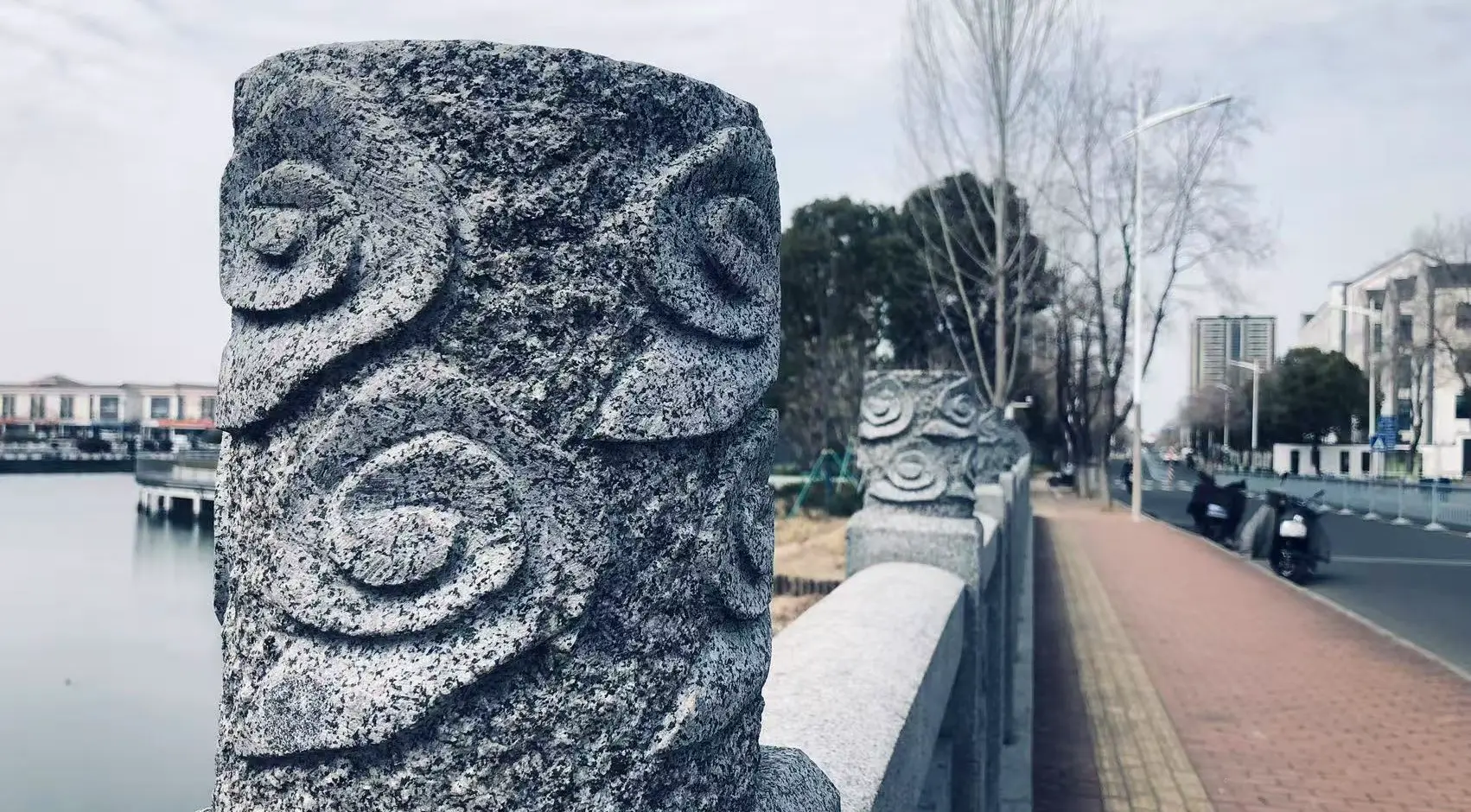 不快乐的原因：活在过去或未来，而不是当下