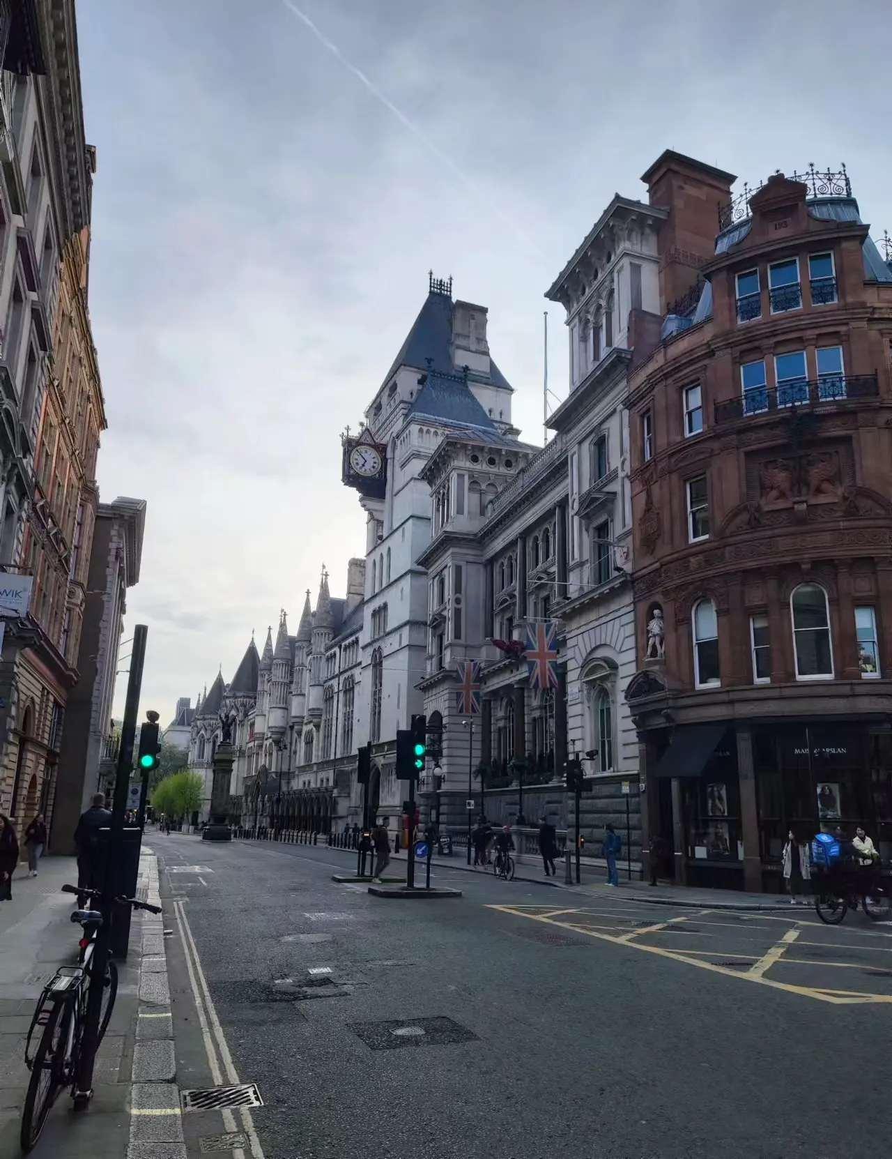 An image to describe post