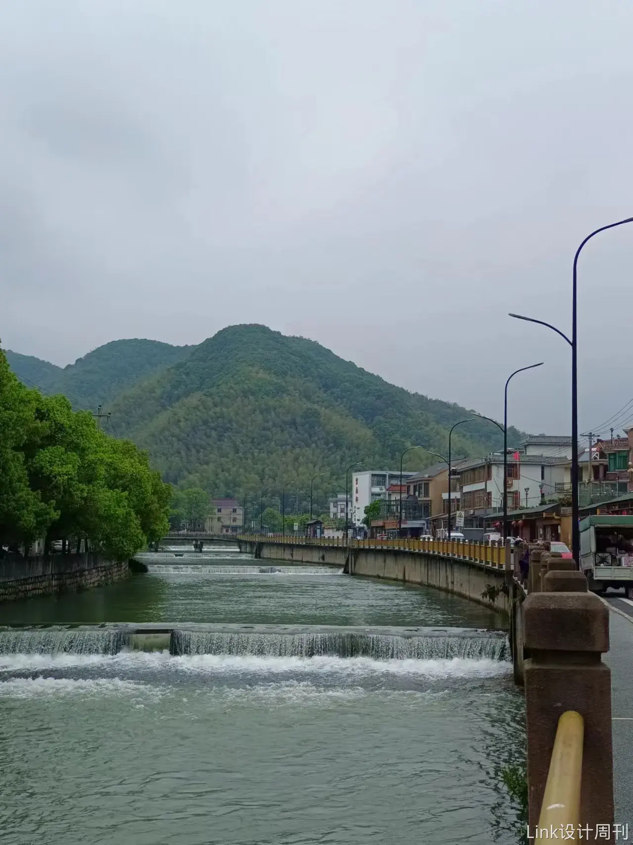 An image to describe post