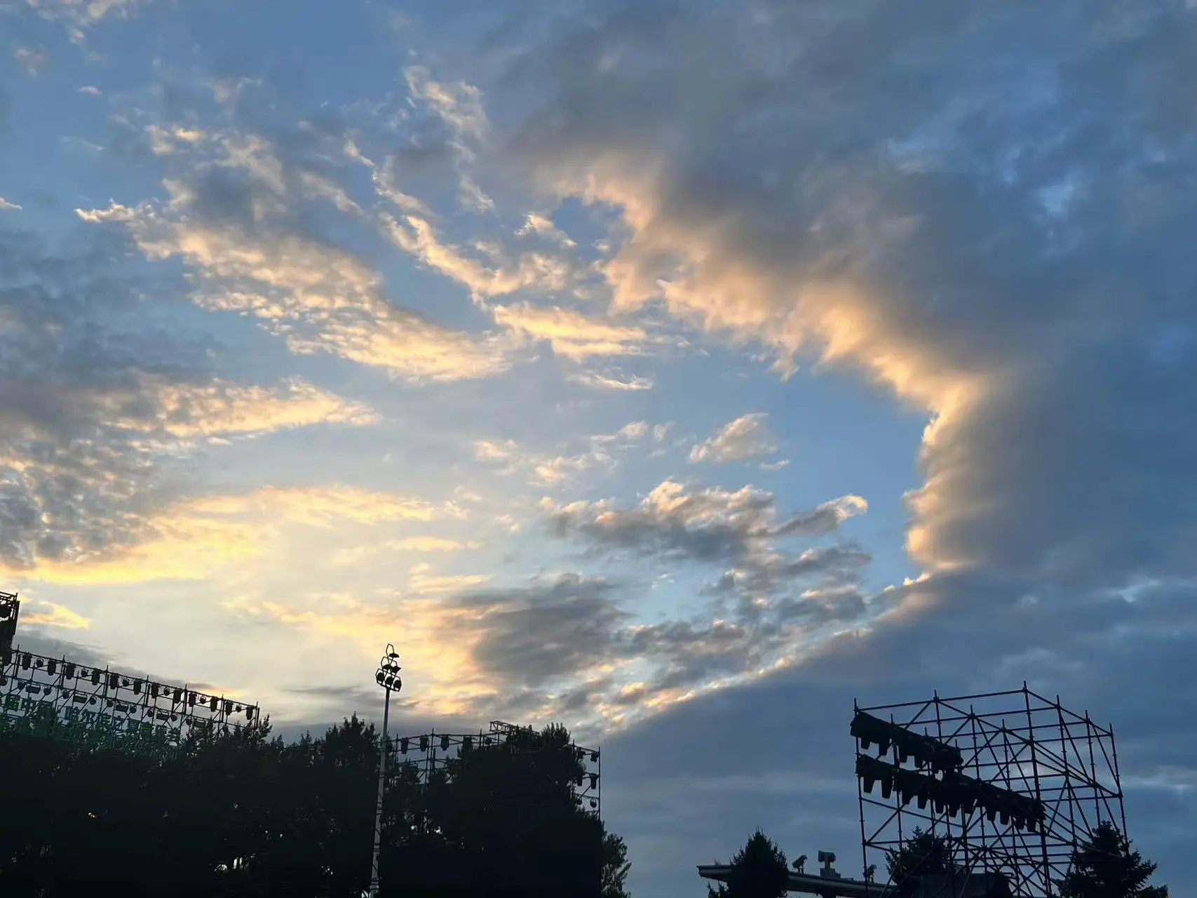 An image to describe post