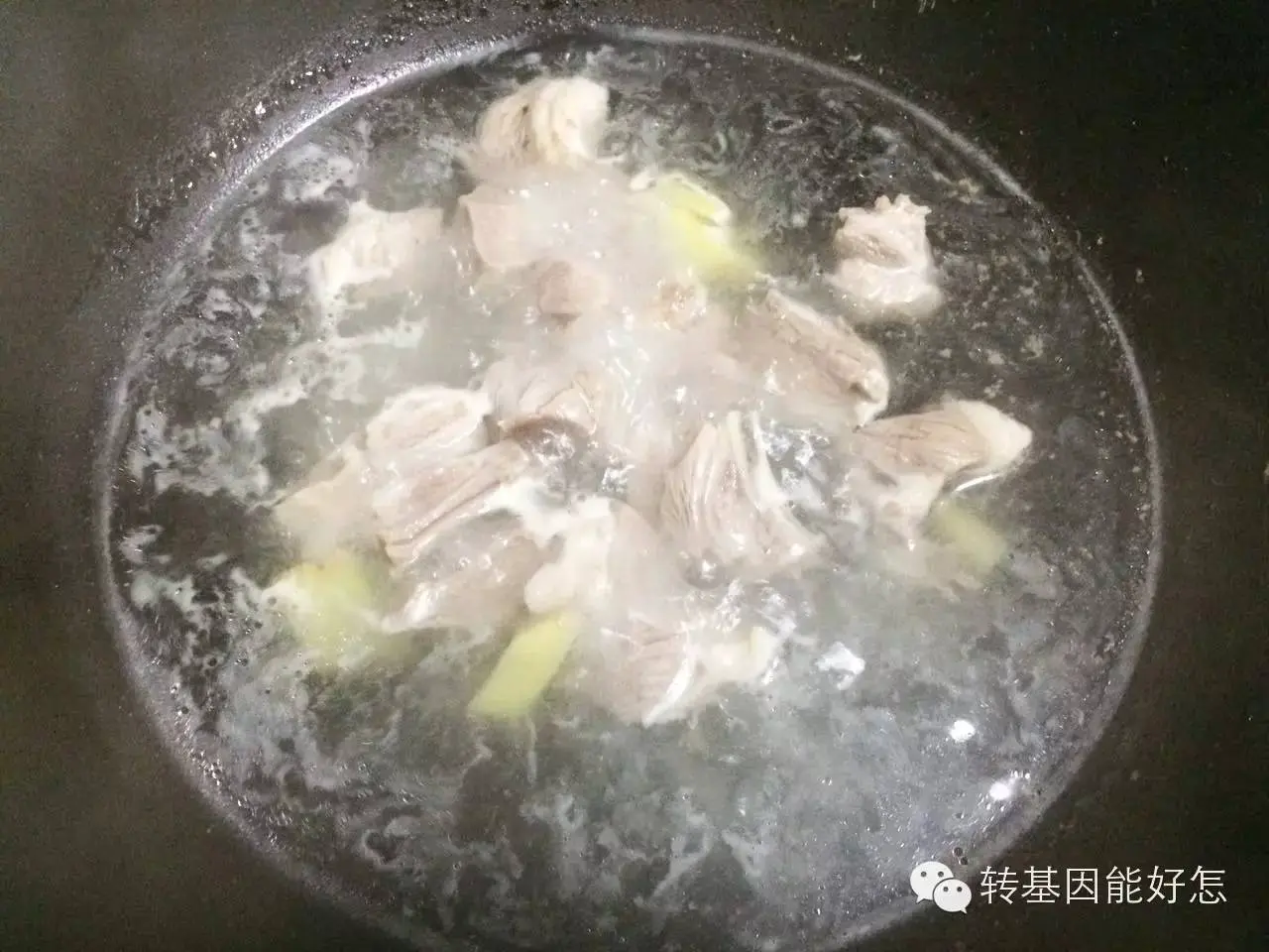 An image to describe post 用筷子吃羊肉抓饭，会遭天谴吗？