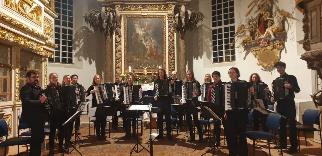 An image to describe post