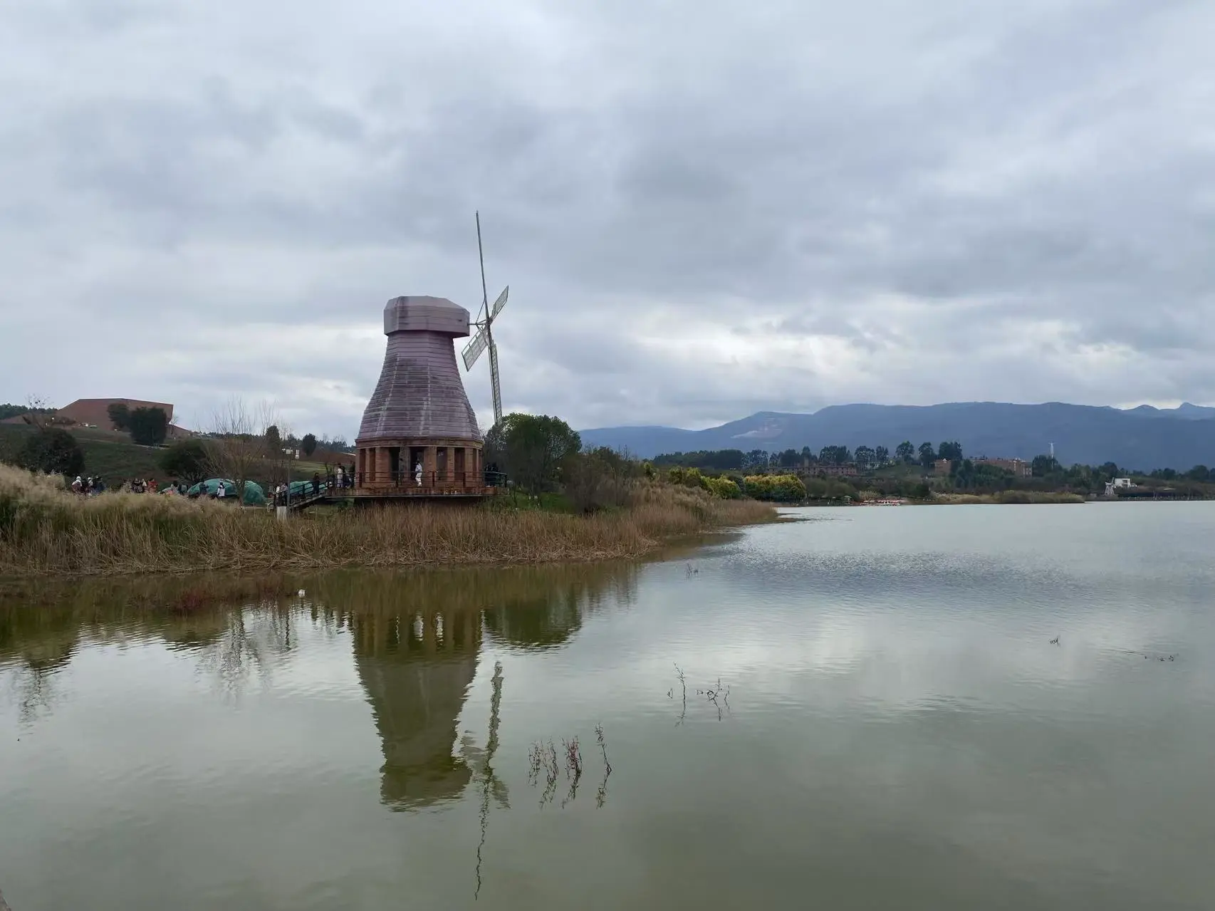 An image to describe post