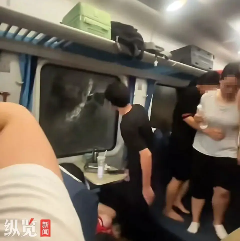 他们准备了10辆救护车，却说闷罐车里的乘客还不够热_https://www.izongheng.net_快讯_第2张