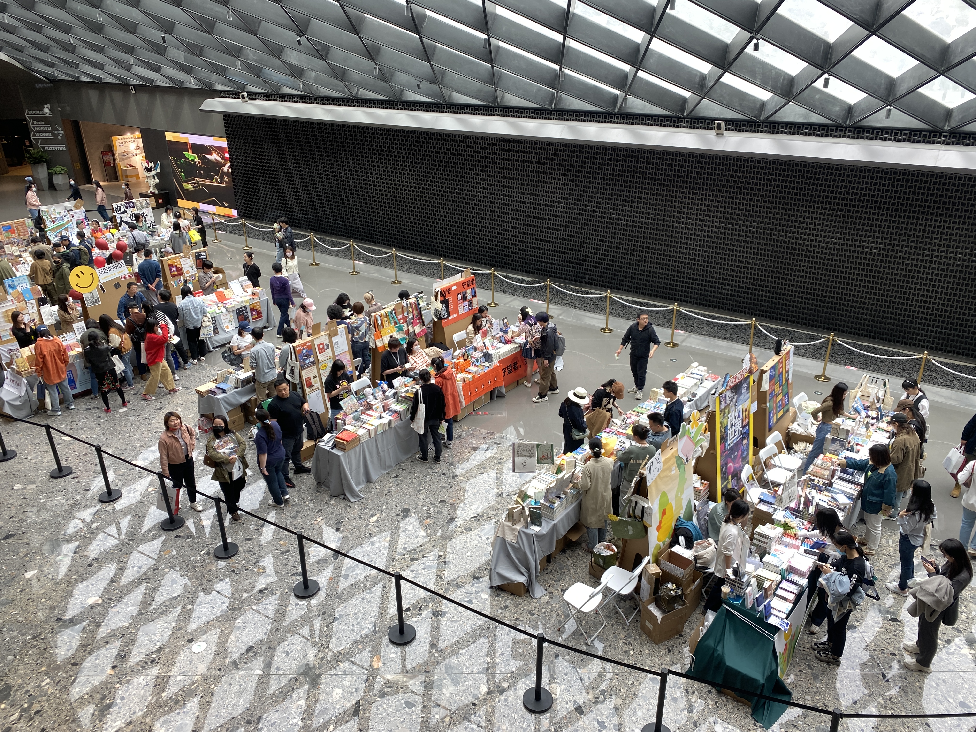 52.喜欢像春天的熊一样，在草地里打滚