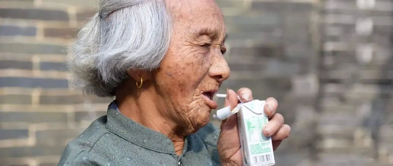 老人说不爱喝牛奶，你可别傻傻地相信了啊