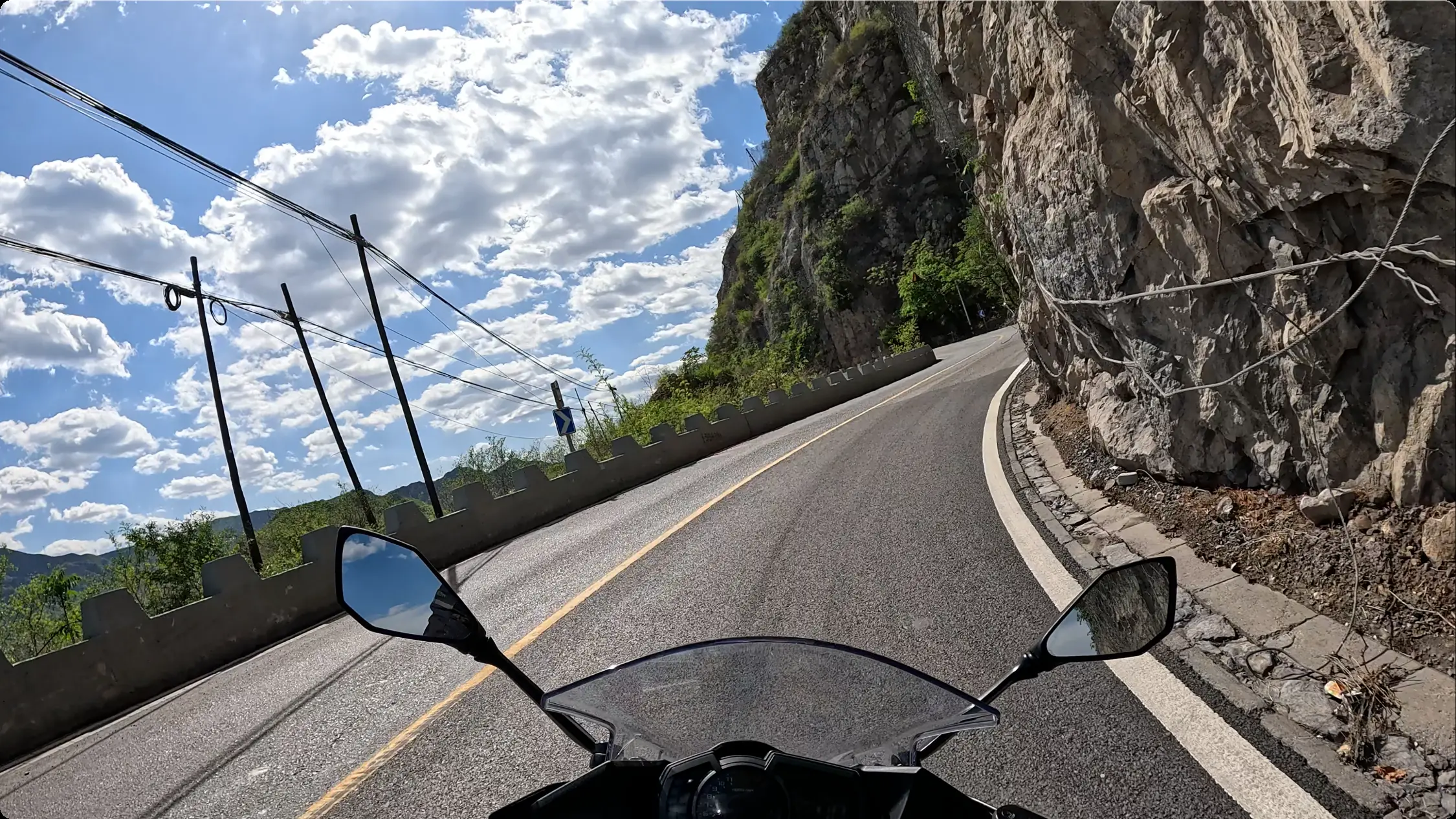 An image to describe 看山，看天~