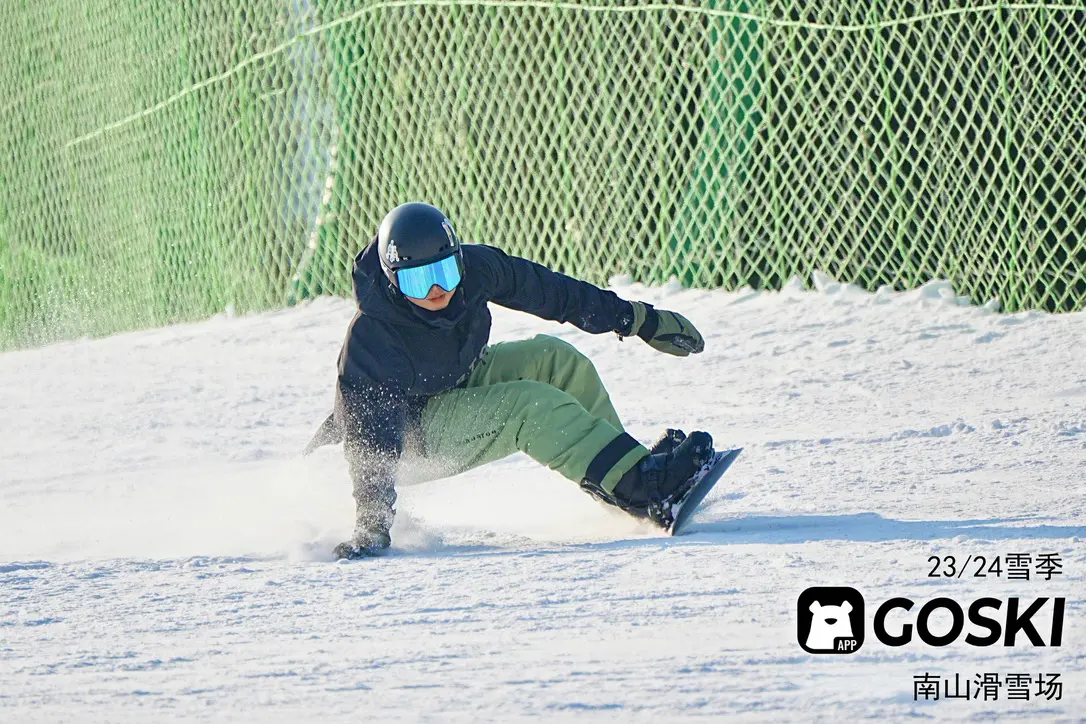 An image to describe 练了一个雪季的后刃摸雪，都还有进步空间