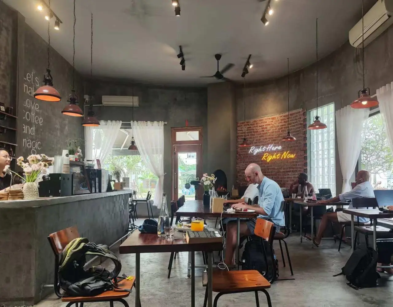 An image to describe post